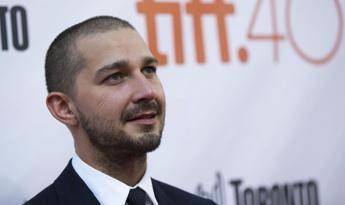Nozze Shia LaBeouf-Mia Goth a Las Vegas, a sposarli è stato... 'Elvis' Nozze Shia LaBeouf-Mia Goth a Las Vegas, a sposarli è stato... 'Elvis'